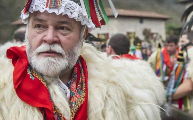 Laxaro Erregerena, joaldun de Ituren al que le han hecho un gigante con su rostro en Zarautz.