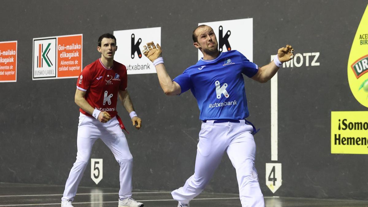 Altuna III y Ezkurdia superan a Elordi-Zabaleta en la primera jornada de la liguilla de semifinales del Campeonato de Parejas en el Atano III de Donostia.