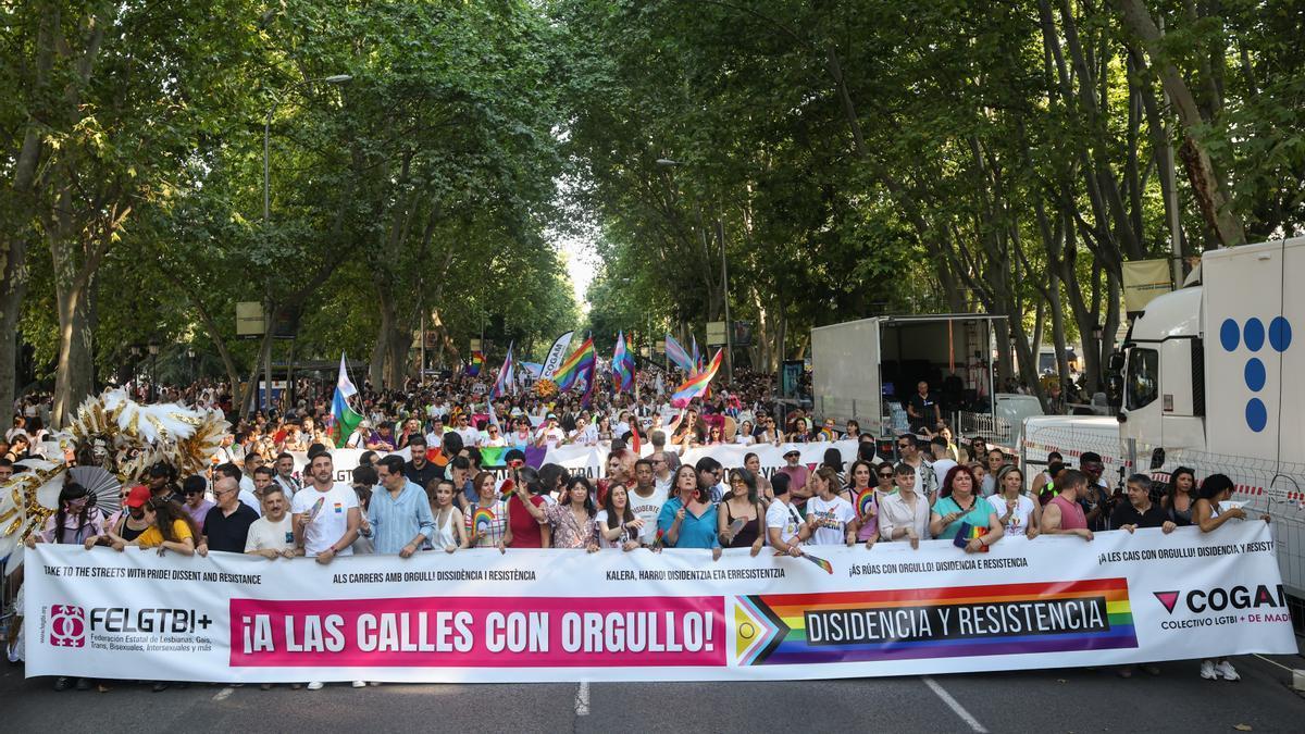 Cabecera y pancarta principal de la manifestación estatal del Orgullo LGTBI+, en Madrid.