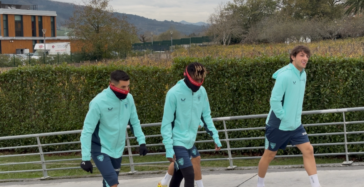 Nico Williams sigue con el grupo antes de viajar a Barcelona