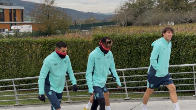 Nico Williams sigue con el grupo antes de viajar a Barcelona