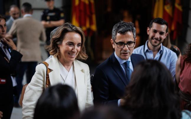 Cuca Gamarra junto al ministro Félix Bolaños.