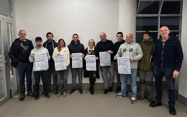 Representantes municipales y de los clubes deportivos.