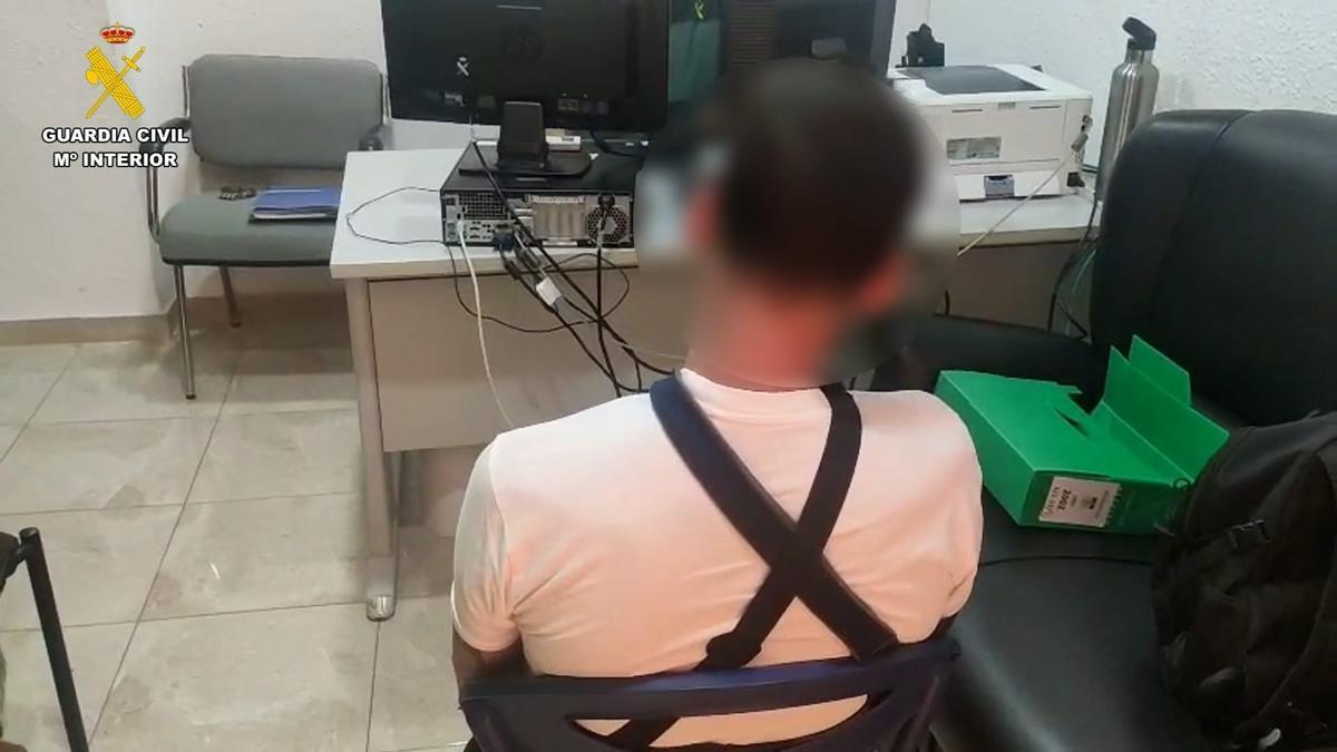 Uno de los detenidos por su implicación en el crimen de la anciana de Las Cabezas (Sevilla).