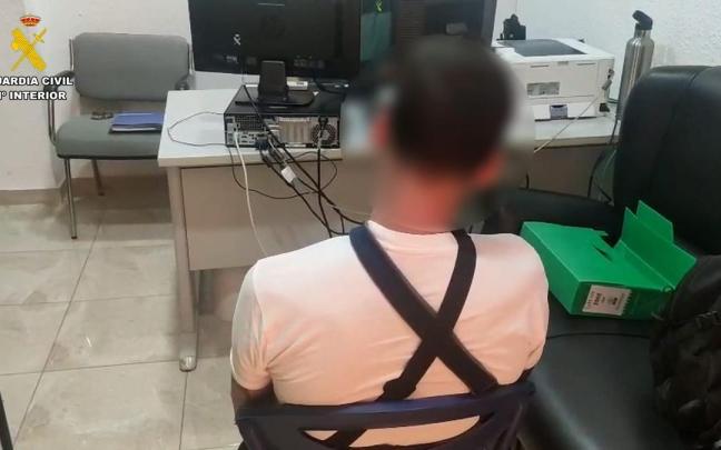 Uno de los detenidos por su implicación en el crimen de la anciana de Las Cabezas (Sevilla).