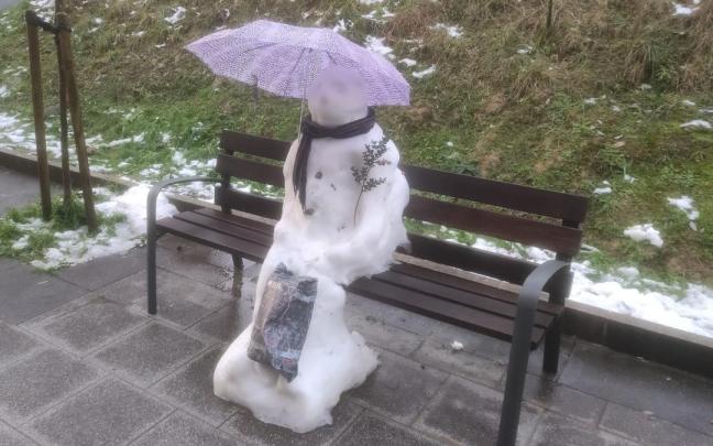 El muñeco de nieve del barrio Gurutze de Urretxu.