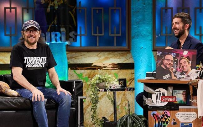 Santiago Segura junto a David Broncano en 'La Revuelta'