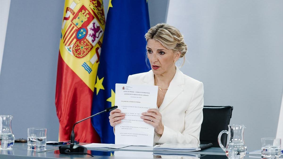 La vicepresidenta segunda del Gobierno español y ministra de Trabajo, Yolanda Díaz, durante la rueda de prensa posterior al Consejo de Ministros.