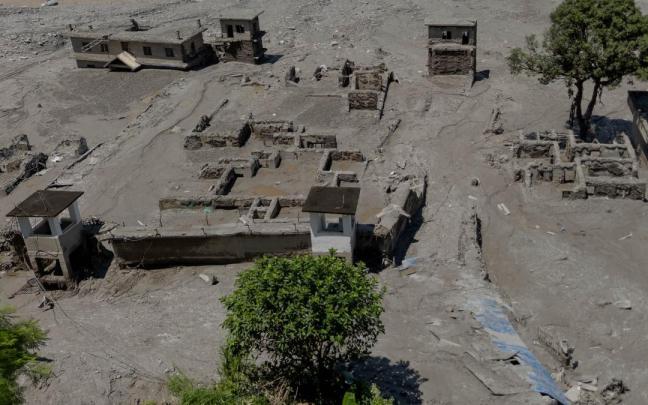 Las autoridades de Nepal elevan a cerca de 470 los fallecidos en las inundaciones en el norte del país