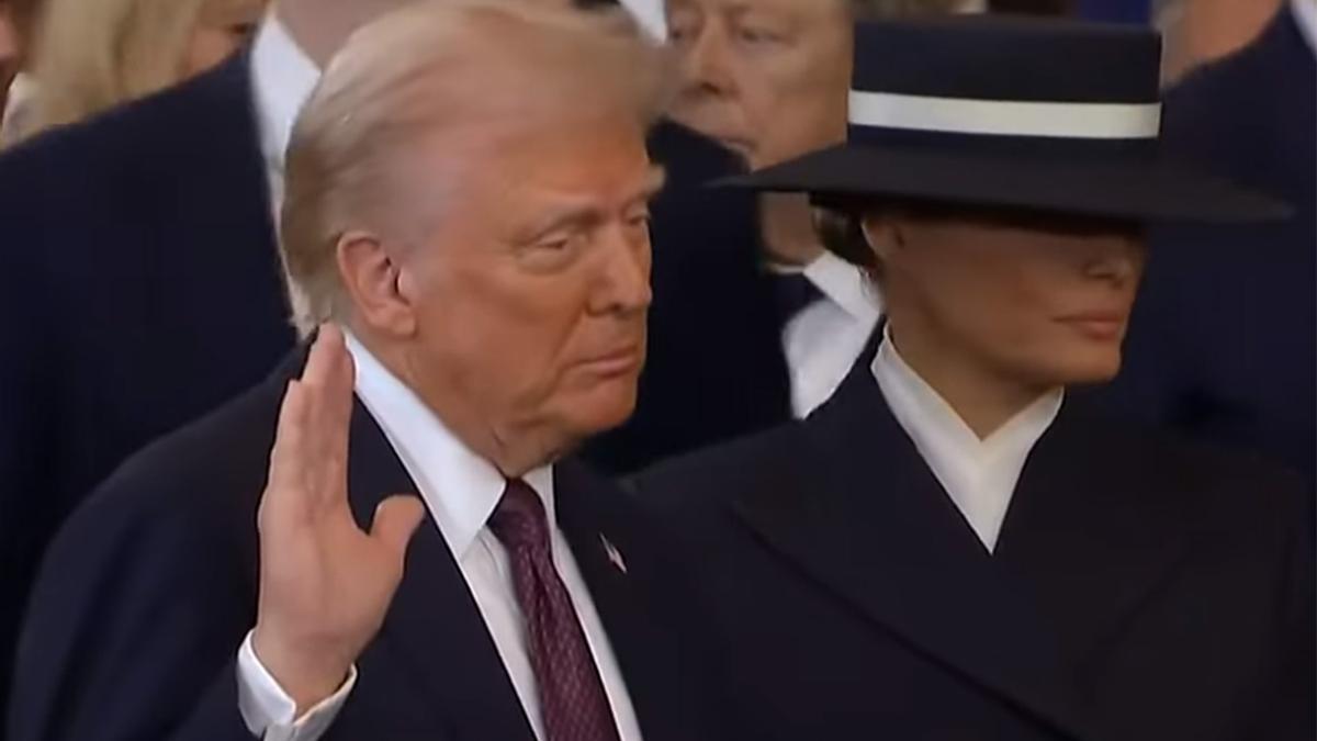 Donald Trump en el momento de la jura como presidente de Estados Unidos.