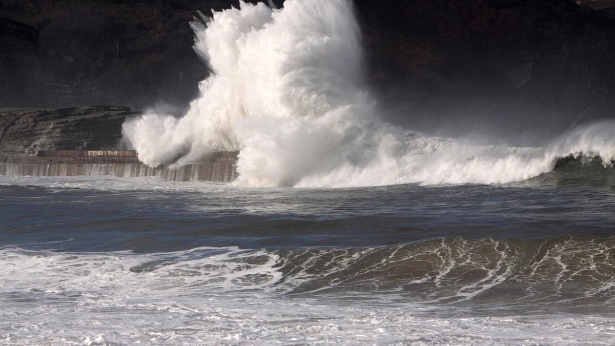 Euskadi activa este lunes el aviso amarillo para la navegación por olas de 2,5 metros