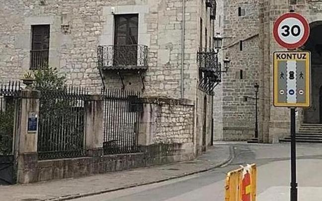 En la plaza Ariznoa se instalará la cámara que controlará el tráfico hacia Artekale.