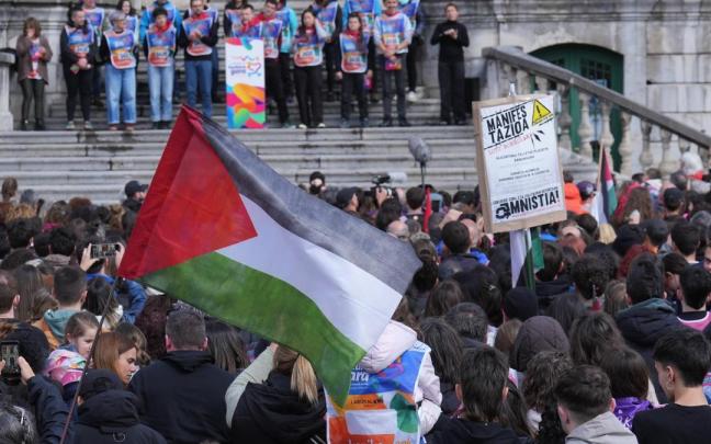 Llegada de Korrika al Ayuntamiento de Bilbao.