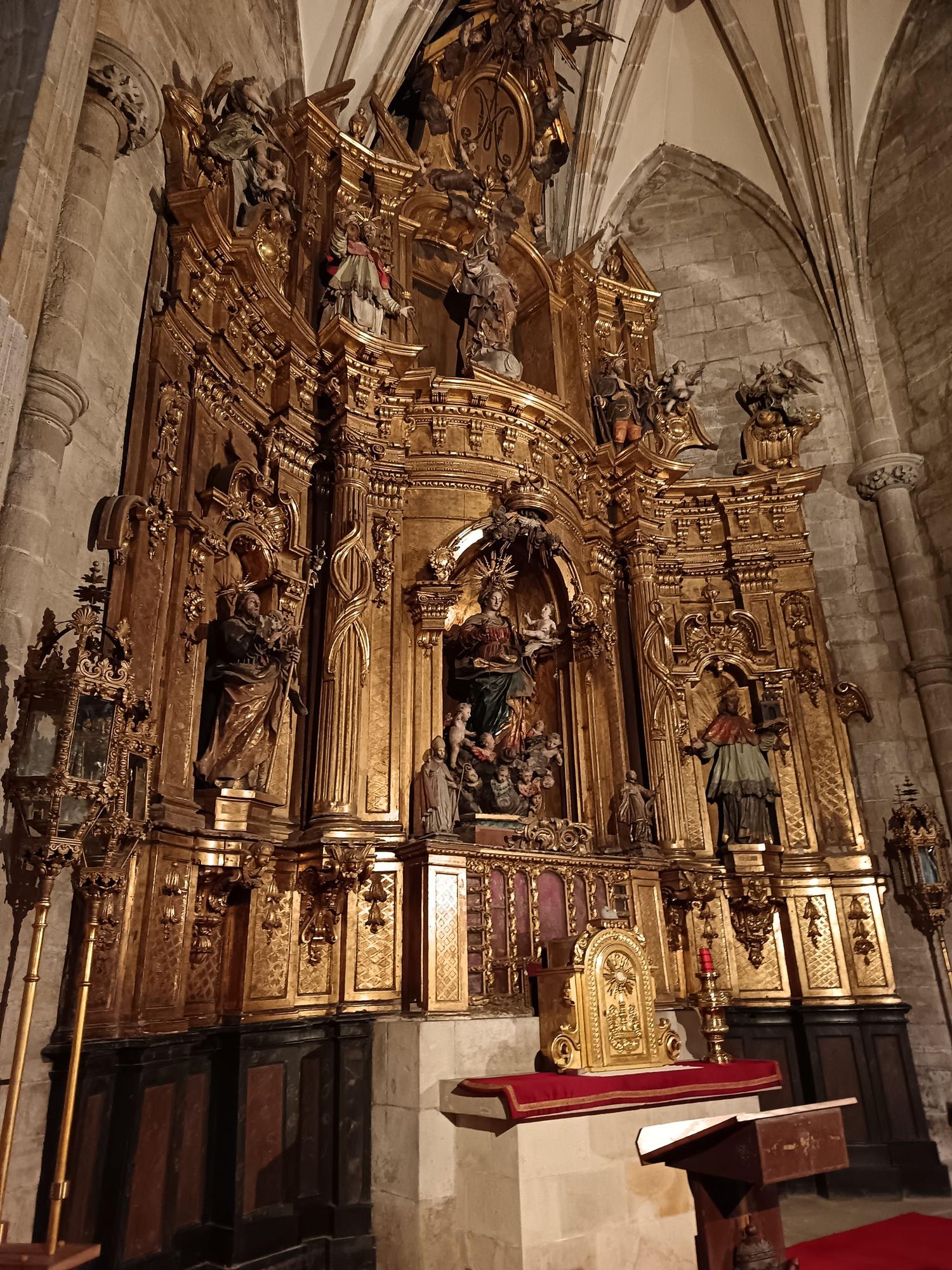 Retablo de la capilla del Rosario.