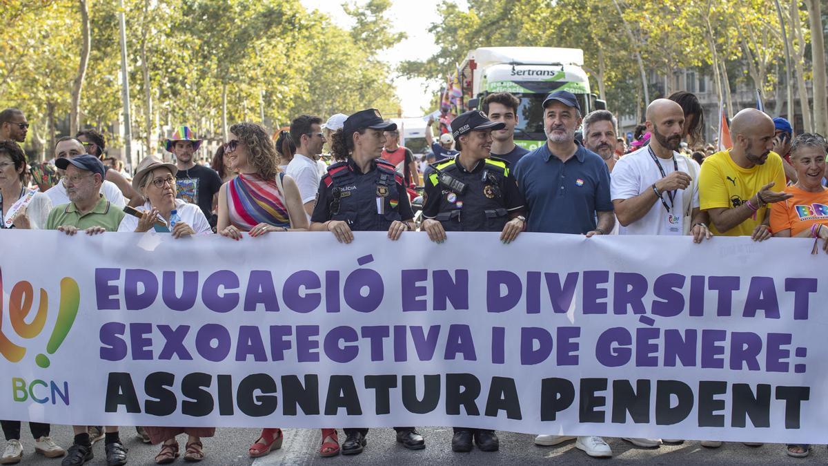 Cabecera de la manifestación del Orgullo LGTBIQ+ en Barcelona