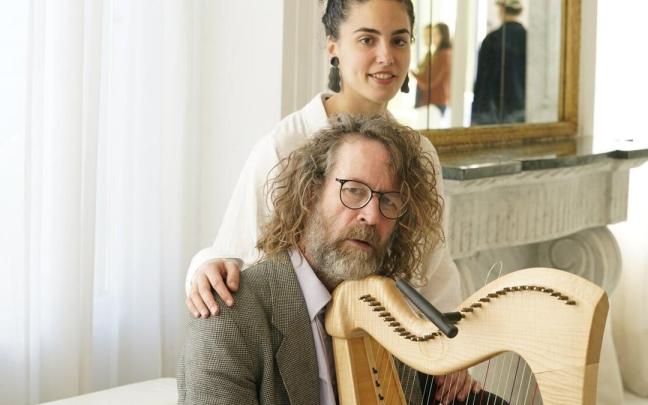 La coreógrafa tolosarra Amaia Elizaran y el músico dublinés Liam Ó Maonlaí La coreógrafa tolosarra Amaia Elizaran y el músico dublinés Liam Ó Maonlaí