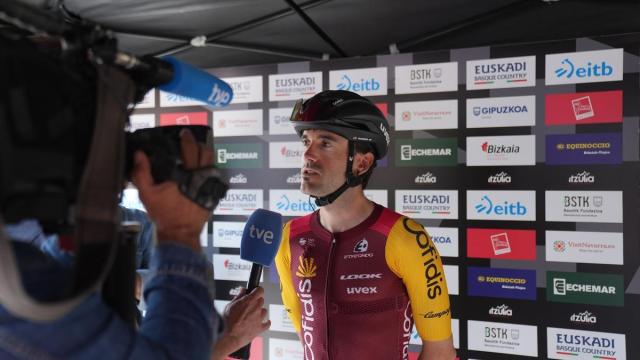 Ion Izagirre, antes de partir en la cuarta etapa de la Itzulia en Galdakao.