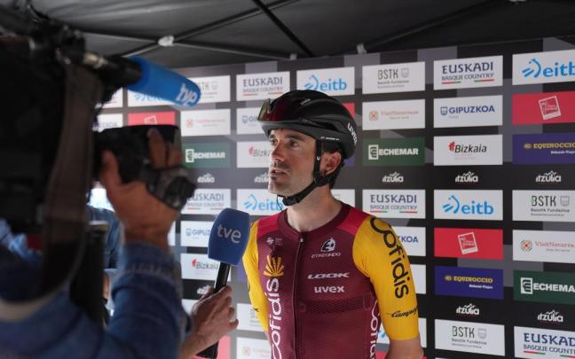 Ion Izagirre, antes de partir en la cuarta etapa de la Itzulia en Galdakao.