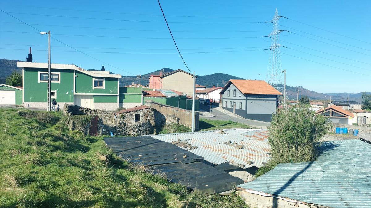 El núcleo de Barrionuevo estará a unos 600 metros de uno de los molinos proyectados y sufrirá el paso de toda la maquinaria y suministros del parque eólico