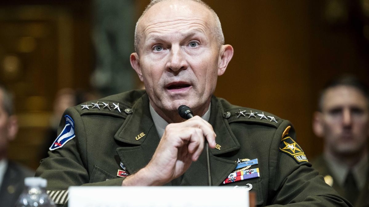 El general Randy A. George, recién destituido como jefe del Estado Mayor del Ejército estadounidense.