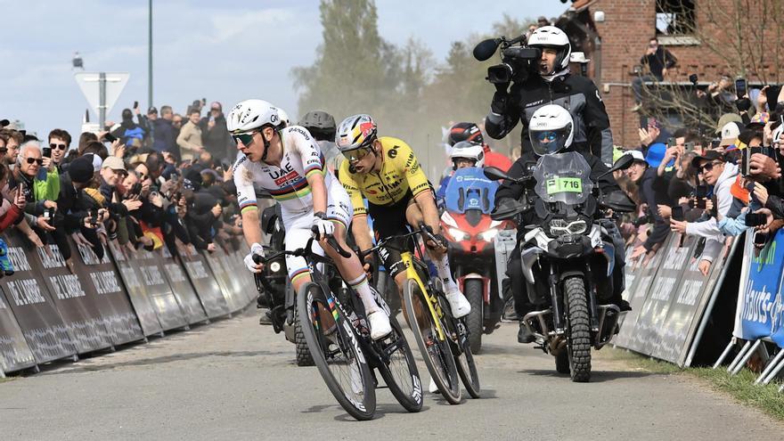 Pogacar y Van Aert, en pleno esfuerzo.