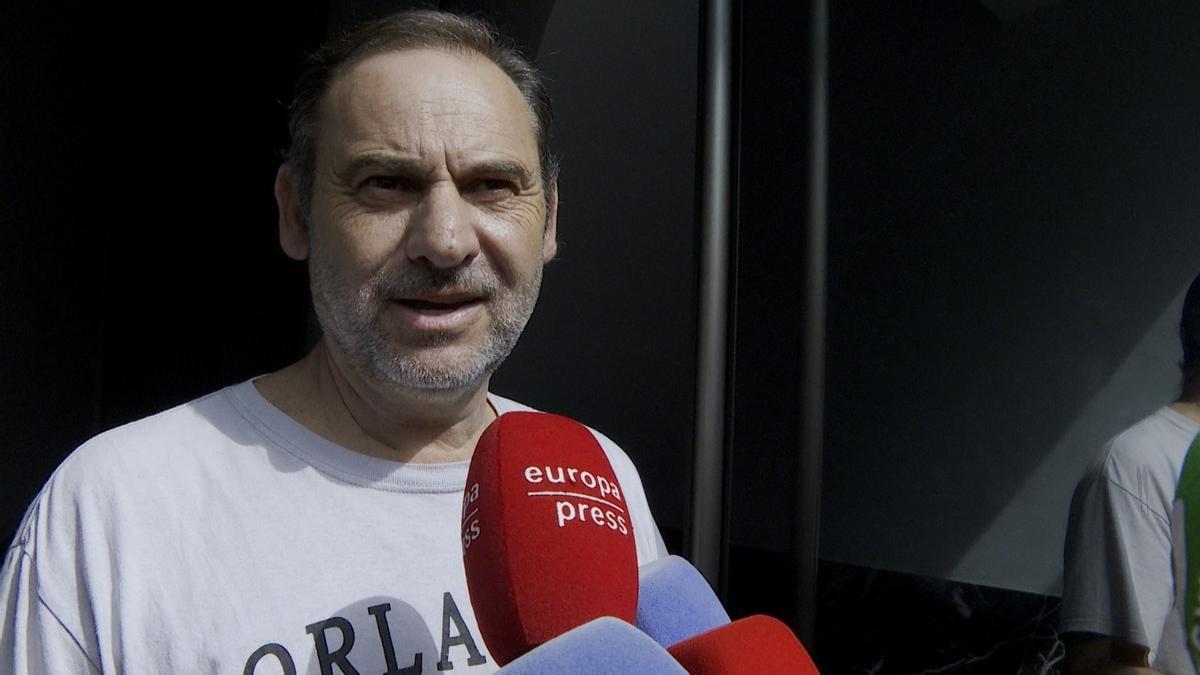 José Luis Ábalos atiende a la prensa después de que la UCO registrara su casa en Valencia por el 'caso Koldo'