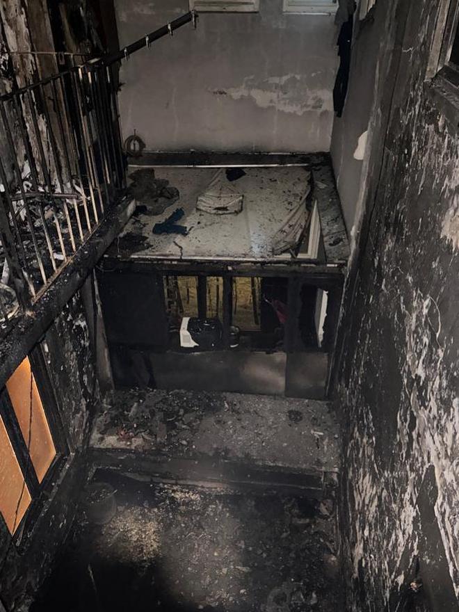 Imagen del interior quemado tras el incendio de este domingo en la Parte Vieja de Donostia