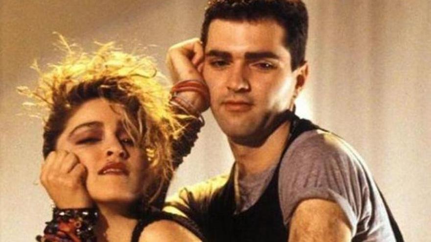 Madonna junto a su hermano Christopher en los años 80.