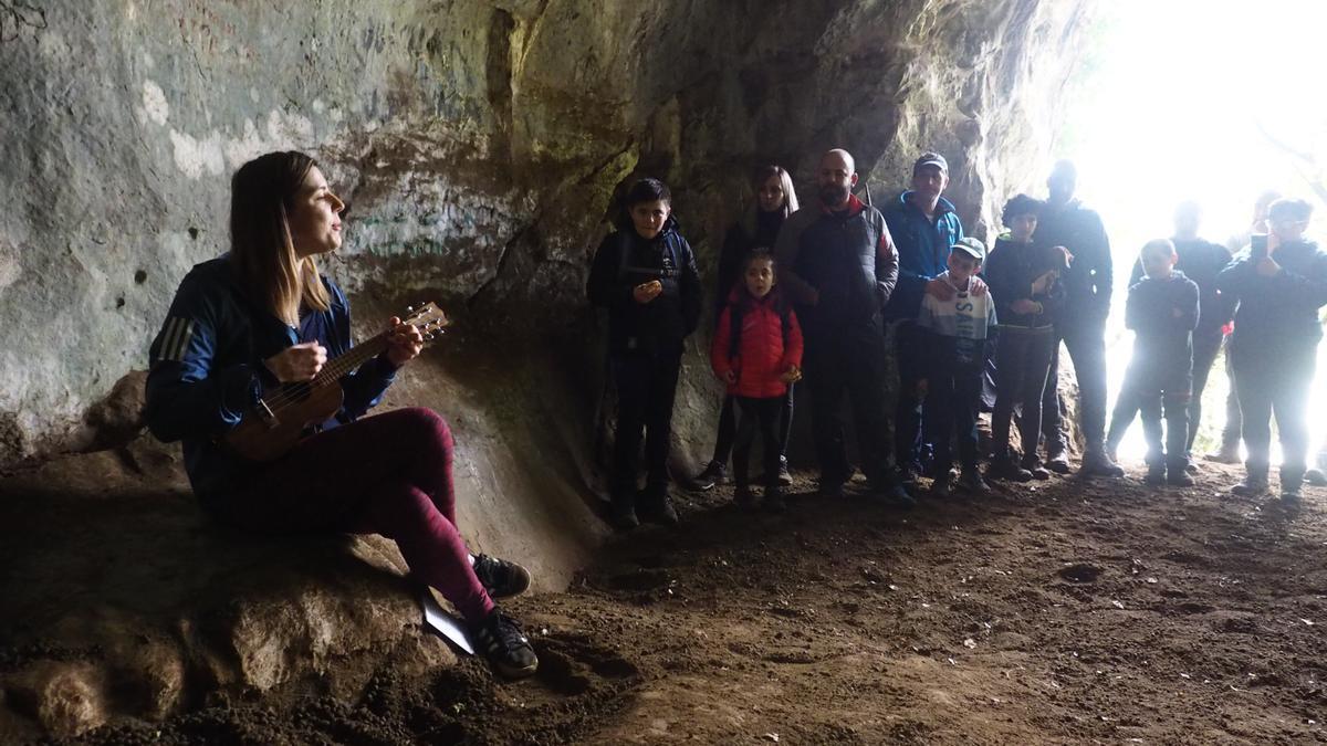 Musika, poesia eta bestelako saioekin gozatzeko aukera izango dute Aitzbeltz kobazuloan elkartuko direnek.