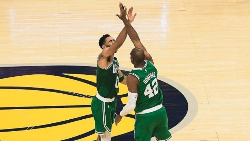 Los Celtics triunfaron por 106-88 en el TD Garden de Boston contra los Mavs.