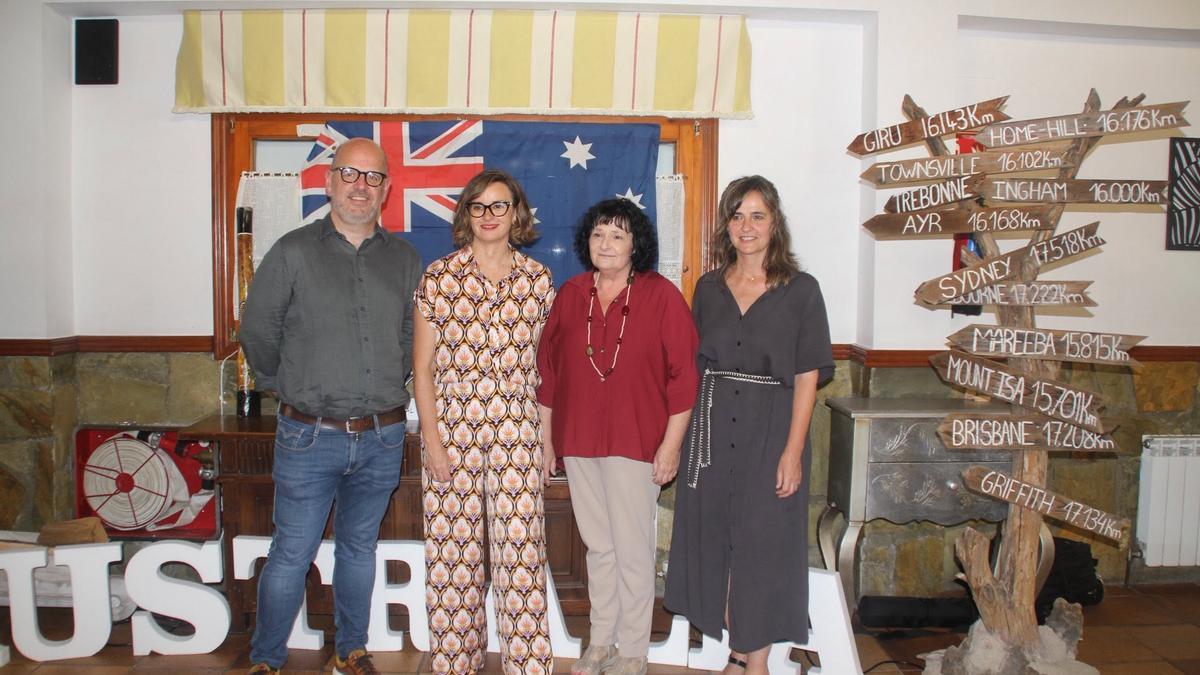 El alcalde de Ereño, la diputada general, la presidenta de EAA y la directora para la Comunidad Vasca en el Exterior participaron en el encuentro