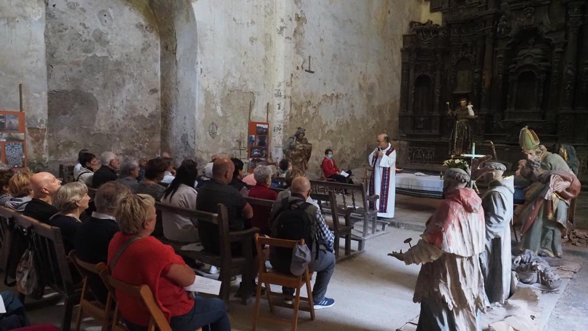 Las viejas paredes de la iglesia de Sasiola volverán a ser testigo del encuentro de los fieles