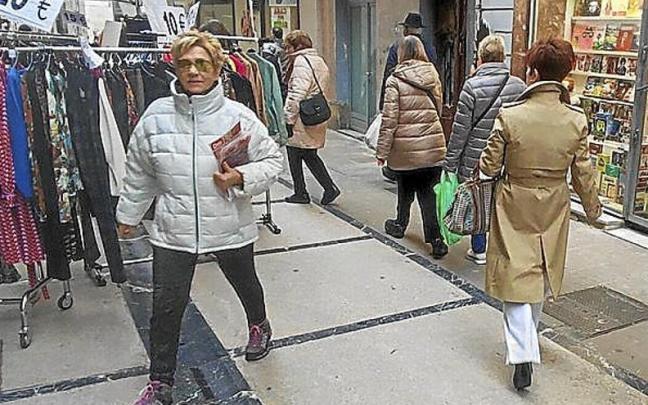 La feria urbana salió al exterior como en estos localaes que ocuparon la calle Mayor. | FOTO: JAVIER ARIZALETA