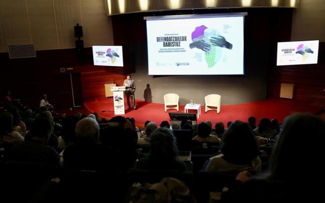 Afrikako giza eskubideen defendatzaileen egoera jorratuko dituzten jardunaldiak hasi dira Gasteizen.