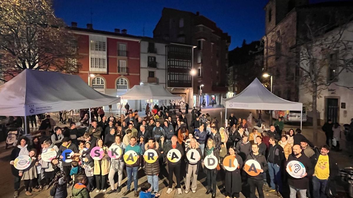 Presentación de las y los once embajadores de Euskaraldia en Arrasate.