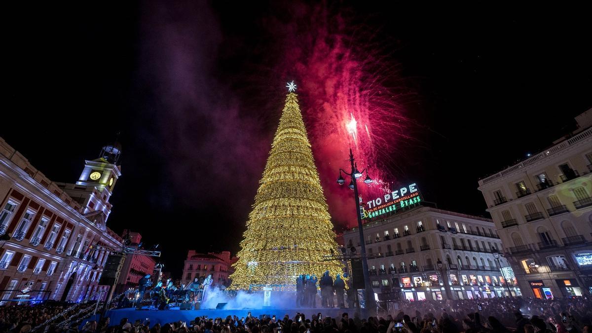 Encendido este jueves del árbol de Navidad de la Puerta del Sol.