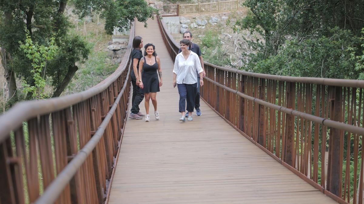 Inauguración de la esperada pasarela sobre el arroyo Madari