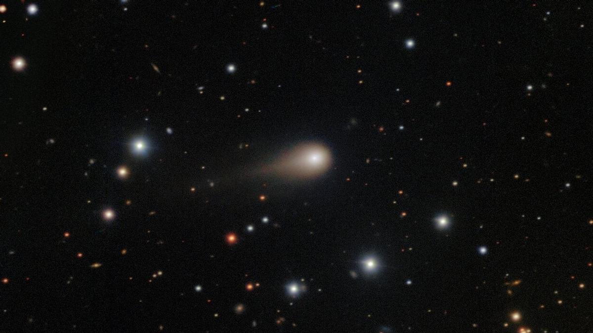 Cola creciente del cometa interestelar 3I/ATLAS.