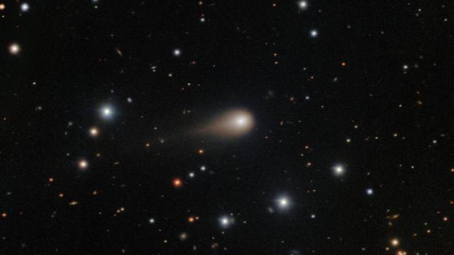 Cola creciente del cometa interestelar 3I/ATLAS.