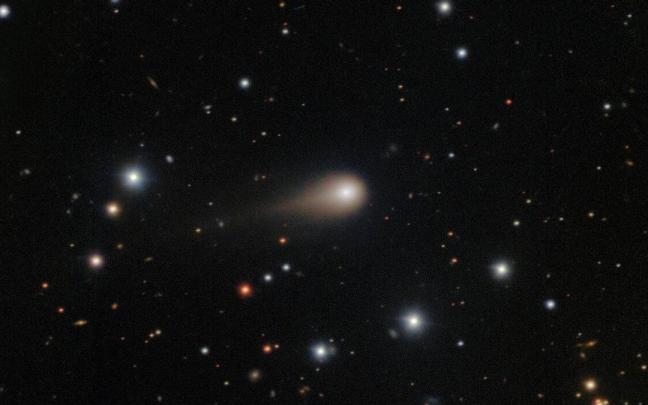 Cola creciente del cometa interestelar 3I/ATLAS.