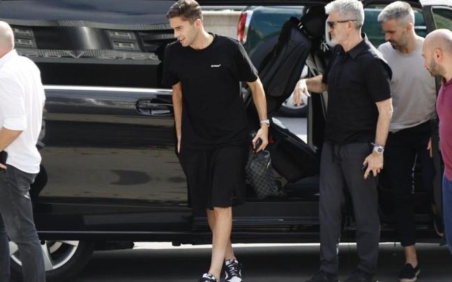 Zakharyan en Donostia junto con Roberto Olabe. / JAVIER COLMENERO