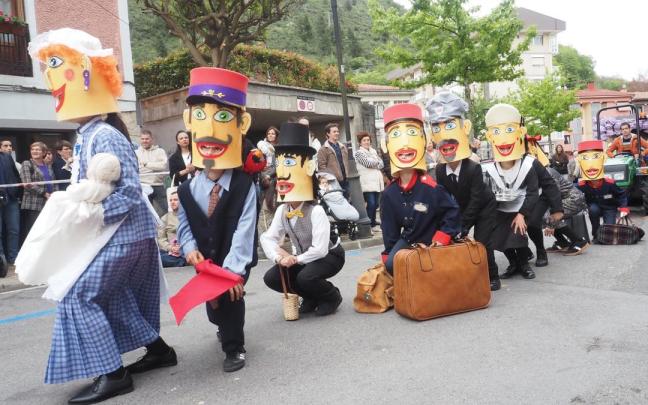 La colorida tamborrada infantil inundará de alegría las calles de Zestoa el 3 de mayo. / Aitor La colorida tamborrada infantil inundará de alegría las calles de Zestoa el 3 de mayo.