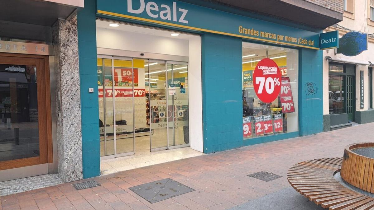 La tienda de Dealz cerrará el próximo jueves 30 para dar paso a Pepco en la calle Gorbea