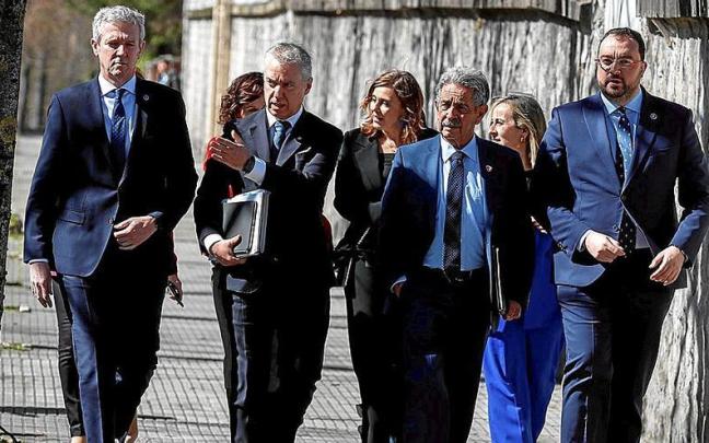 Urkullu con los presidentes de Galicia, Cantabria y Asturias, en su reunión del 13 de marzo en Gasteiz para impulsar el eje atlántico. | FOTO: EFE