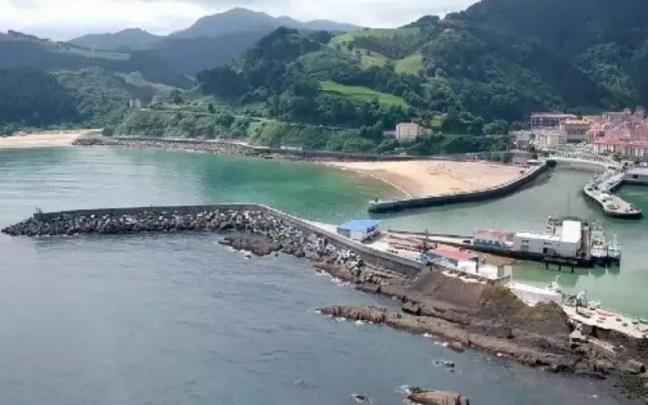 Jaurlaritzak portuko 35.000 metro koadroko eremu baten erabilpena laga dio Ondarroari.