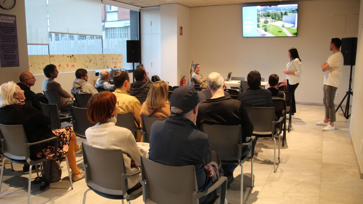 Presentación del proyecto en el auzogune de Otamotzena.