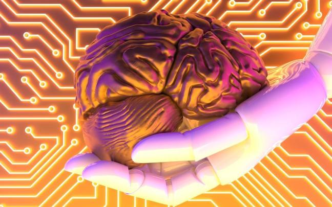Una mano robótica sujeta una recreación de un cerebro humano.