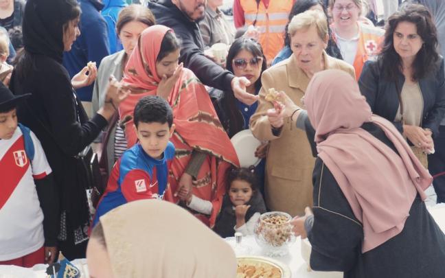 La iniciativa busca potenciar el sentimiento de comunidad y la integración atendiendo a los cambios que está registrando la sociedad vasca por la llegada de personas de otros orígenes y culturas.