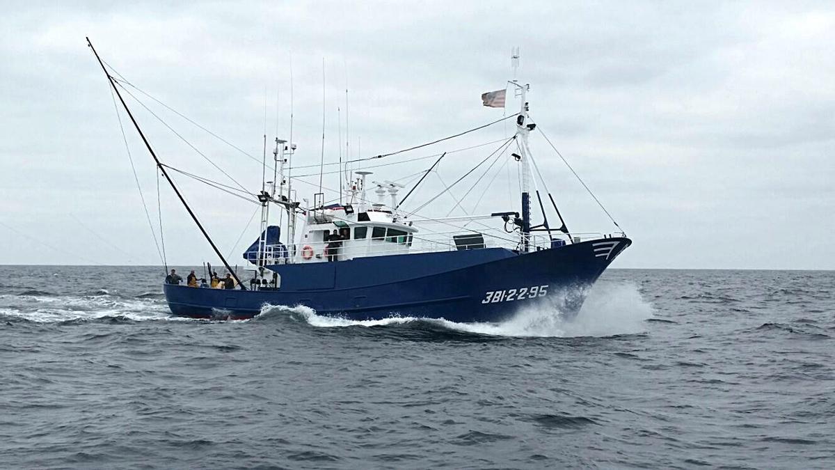 Un barco pesquero.