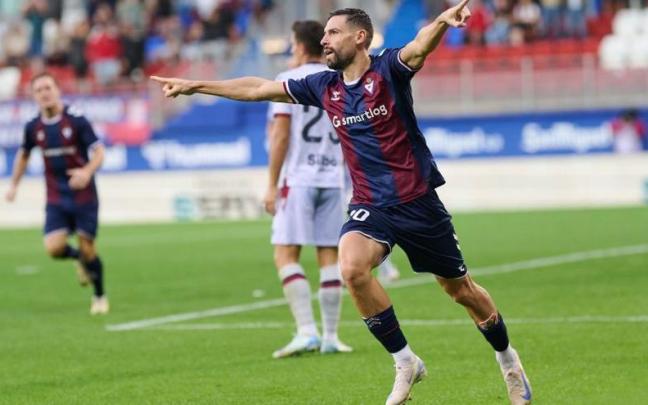 Antonio Puertas celebrando un gol en Ipurua. LA LIGA